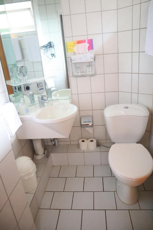 Pension Zur Harburg Hotel Uslar Bagian luar foto