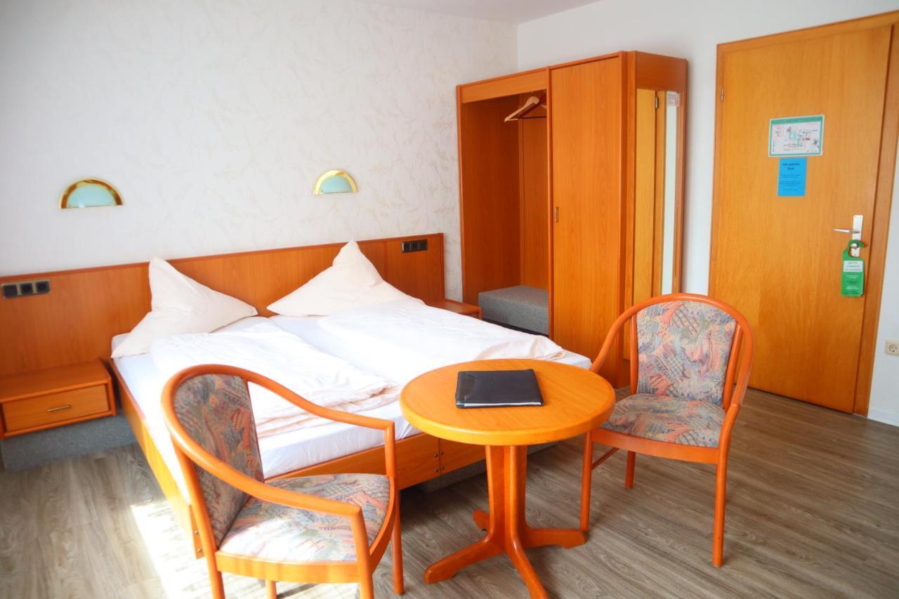 Pension Zur Harburg Hotel Uslar Bagian luar foto