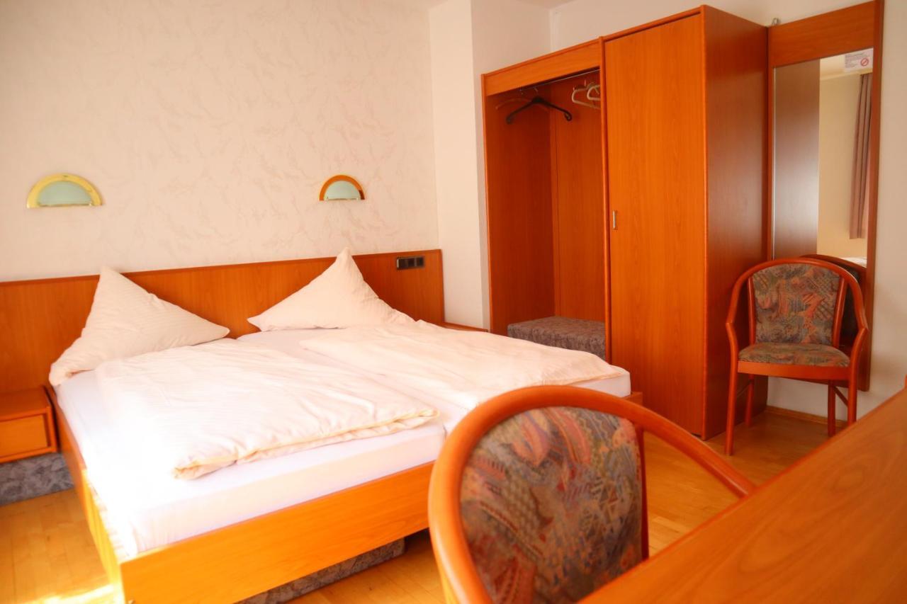 Pension Zur Harburg Hotel Uslar Bagian luar foto