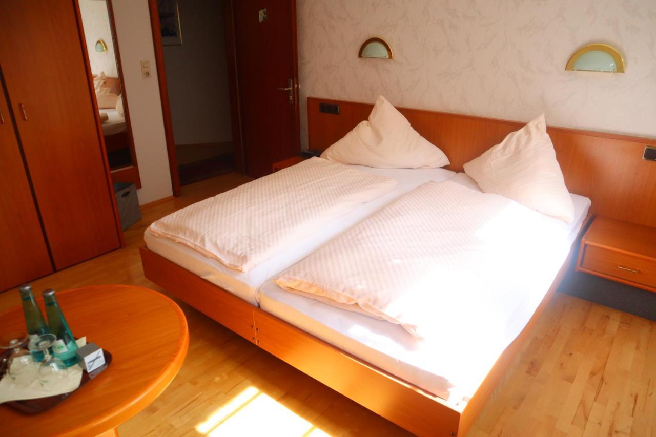 Pension Zur Harburg Hotel Uslar Bagian luar foto